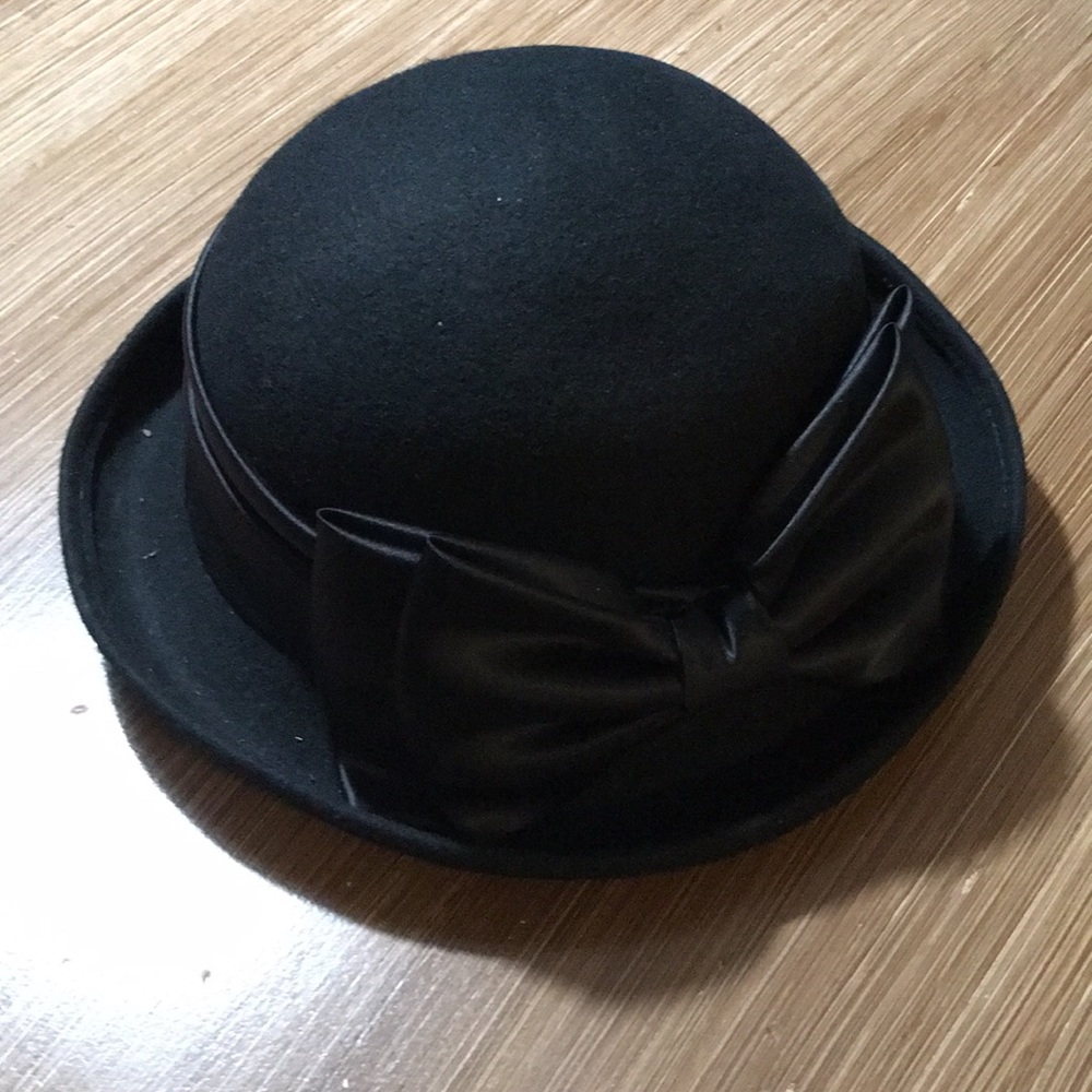 Black wool hat with large satin bow